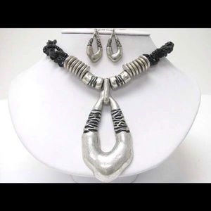TRIBAL BRAIDED BLACK/METAL TEARDROP NECKLACE SET